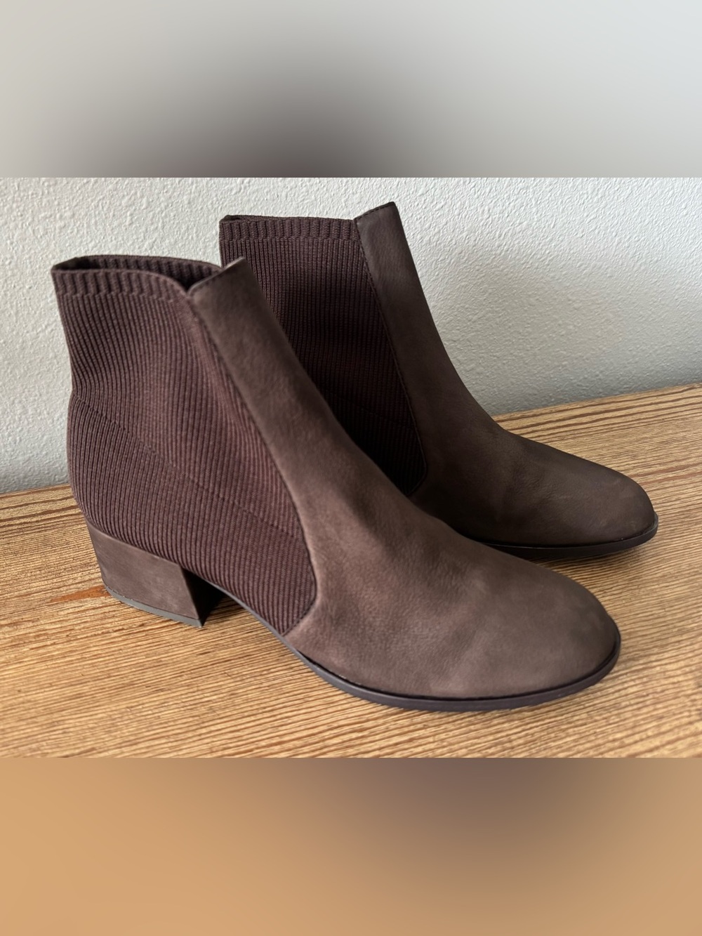 Women’s Eileen Fisher size 9.5 chocolate brown ribbed fabric suede ankle boots